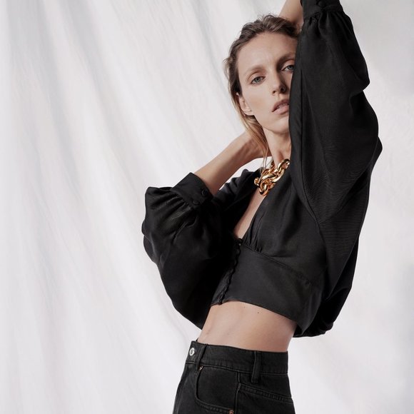 Zara Buttoned Front Crop Top - Picture 2 of 16